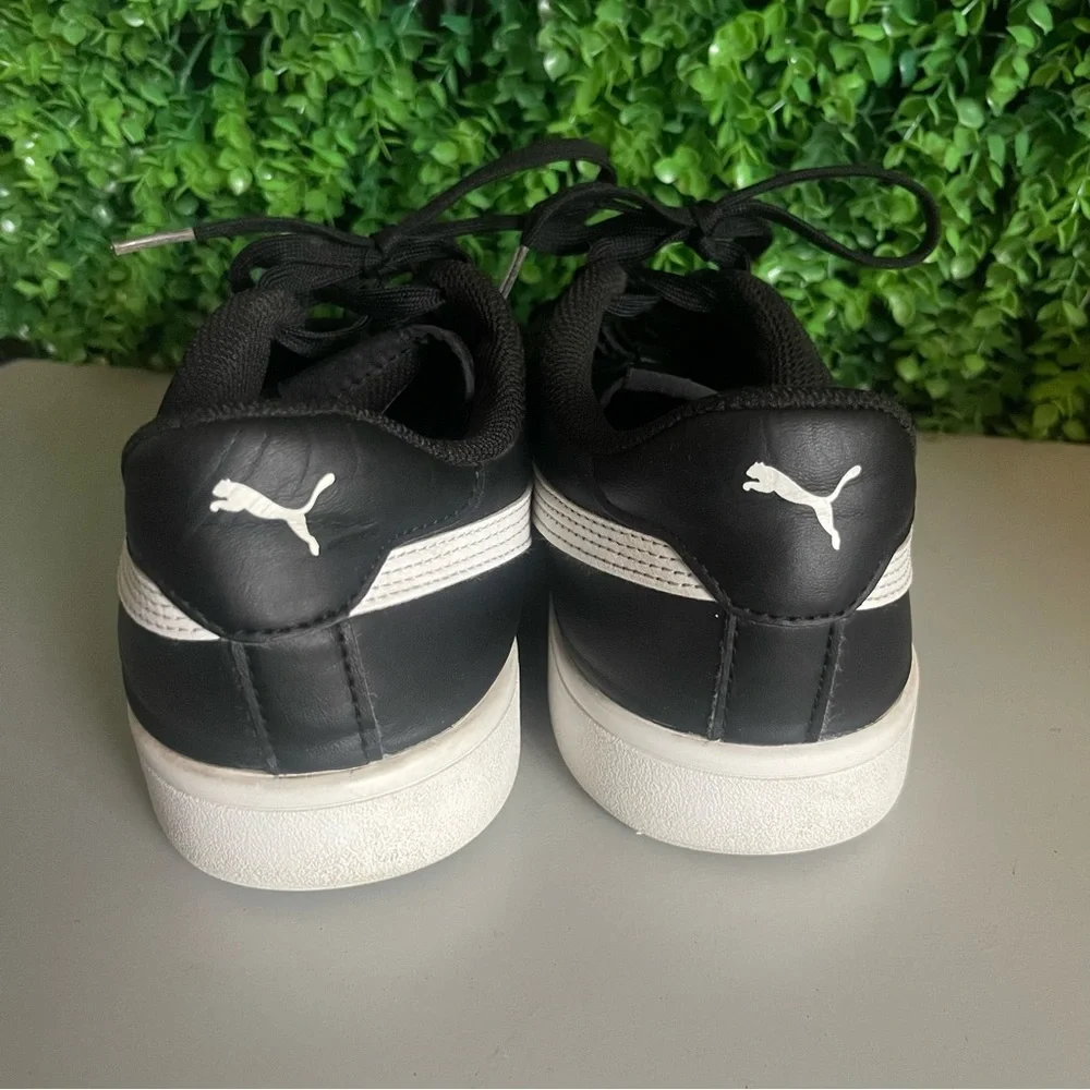 PUMA Smash V2 Sneaker 374513-04 Men's 8.5 Black and White